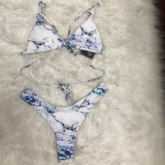 Bikini - Picture 2 of 3